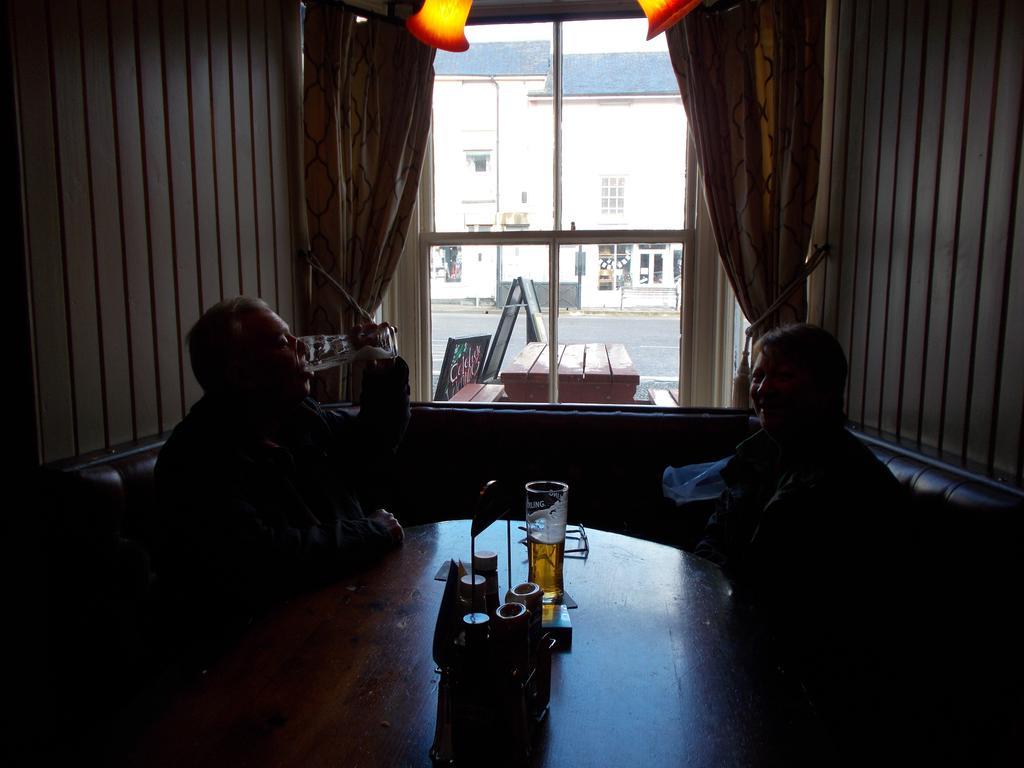 The White Lion Hotel Machynlleth Εξωτερικό φωτογραφία